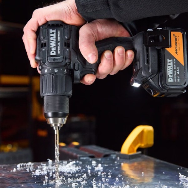 Фото - Дрель-шуруповерт DeWALT DCD86MM2KT